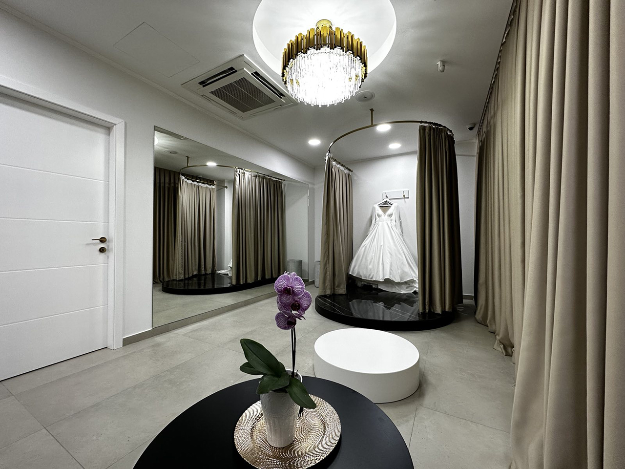 SALON OF WEDDING DRESSES AND FORMAL DRESSES LASK Banja Luka - Photo 3